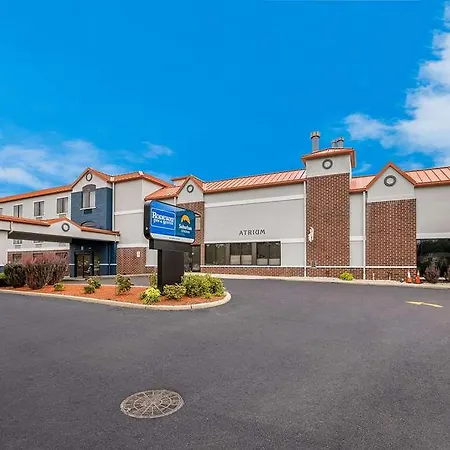 Suburban Studios Milwaukee Airport